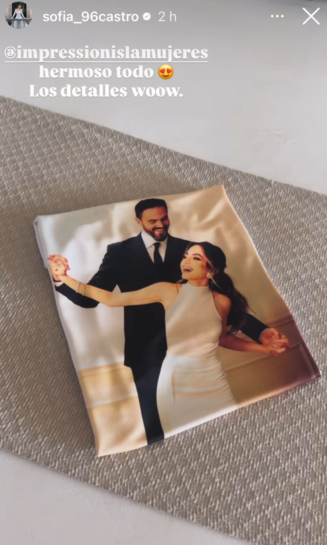 Sofía Castro quedó fascinada con los bonitos gestos que encontró en la habitación del resort donde se hospeda. 