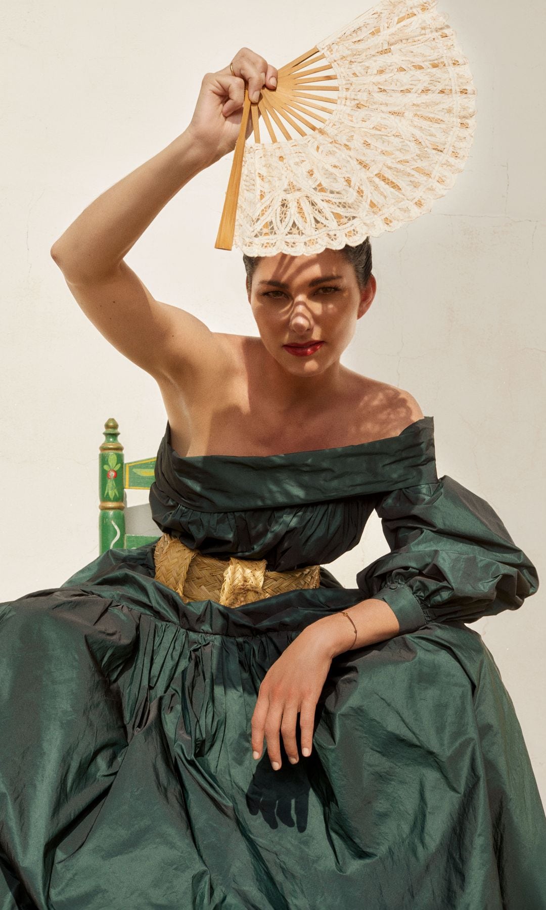 La diseñadora sevillana con vestido asimétrico de Mans Concept. "Estoy tan orgullosa de todo lo que he hecho, de haberlo vivido con tanta emoción, con tanto amor, con tanto interés, con tanto entusiasmo y con tanto trabajo...", asegura Inés Sastre, que pronto celebrará 40 años desde que Carlos Saura la descubriera