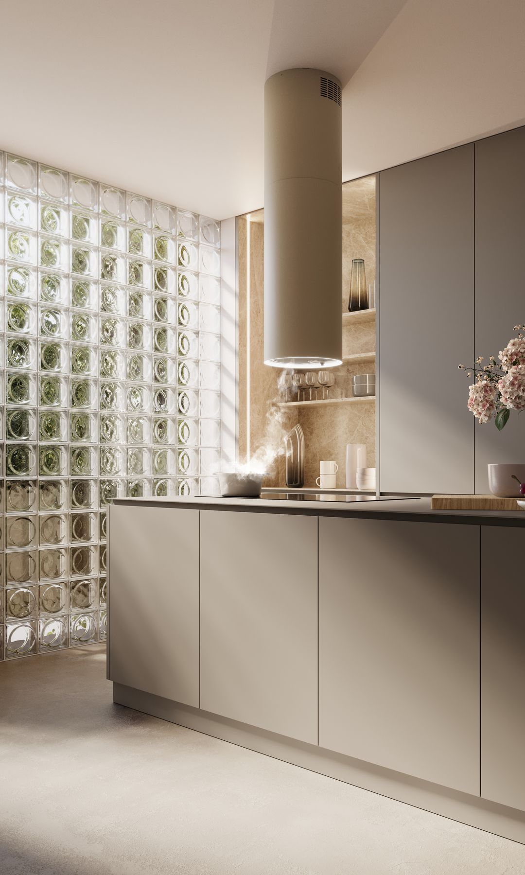 Cocina con campana de techo decorativa, tabique de pavés, muebles sin tiradores de color arena 
