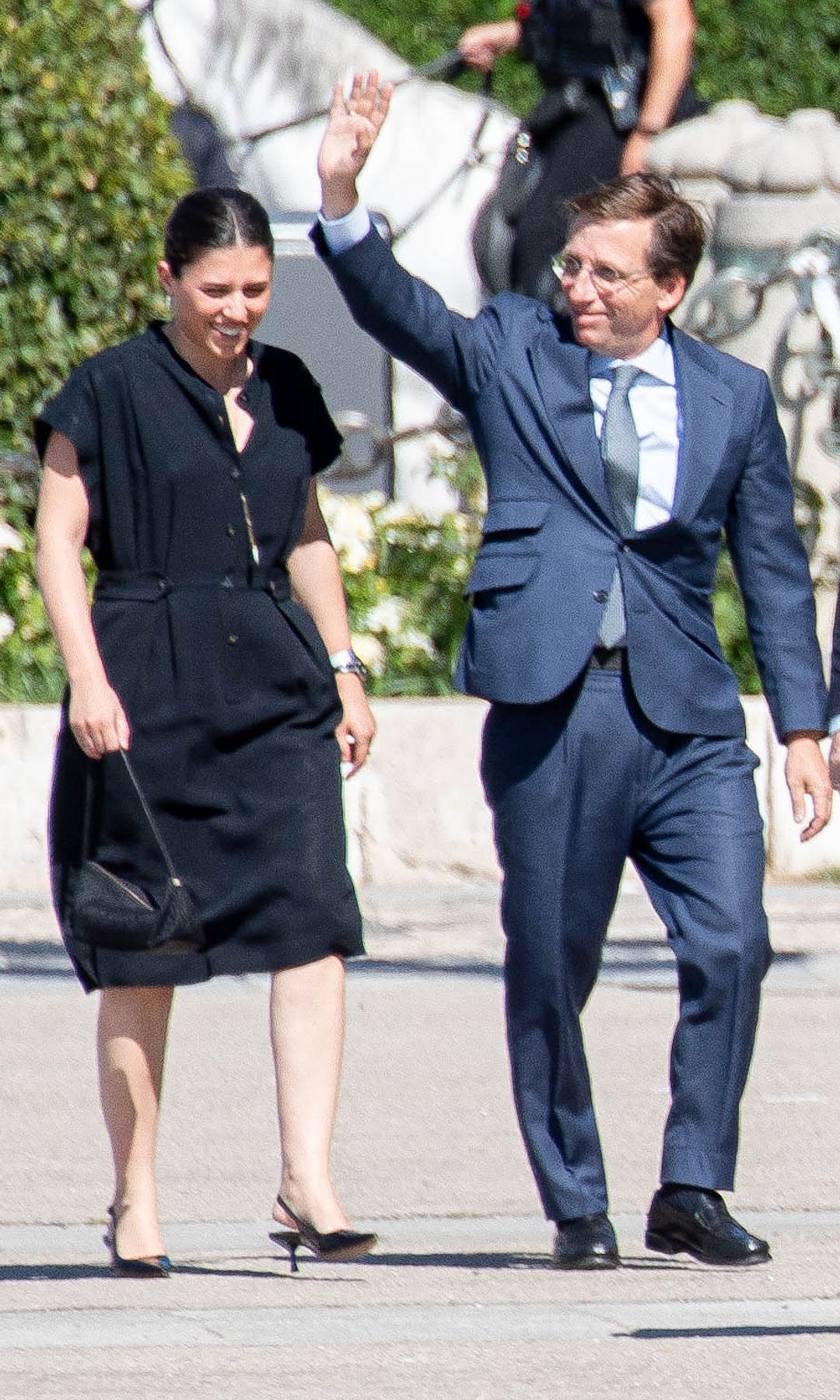 Teresa Urquijo y el alcalde de Madrid en la Almudena