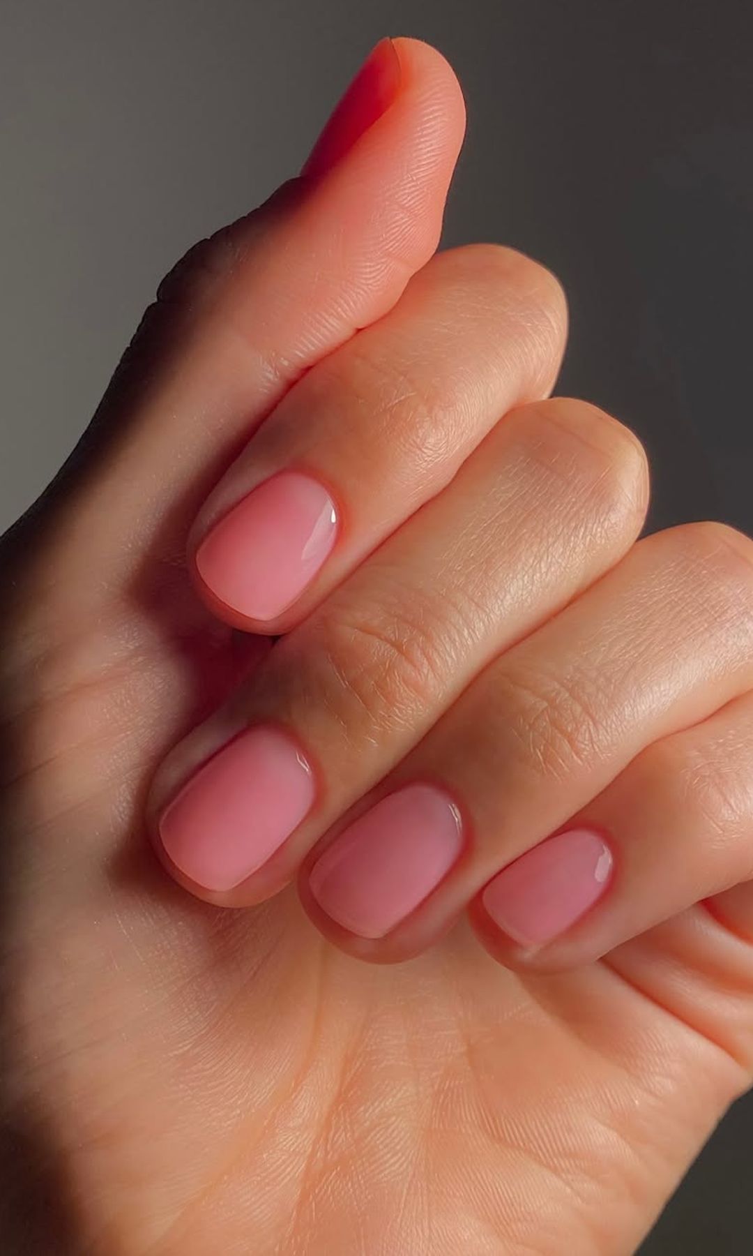 Manicura rosa traslúcida 