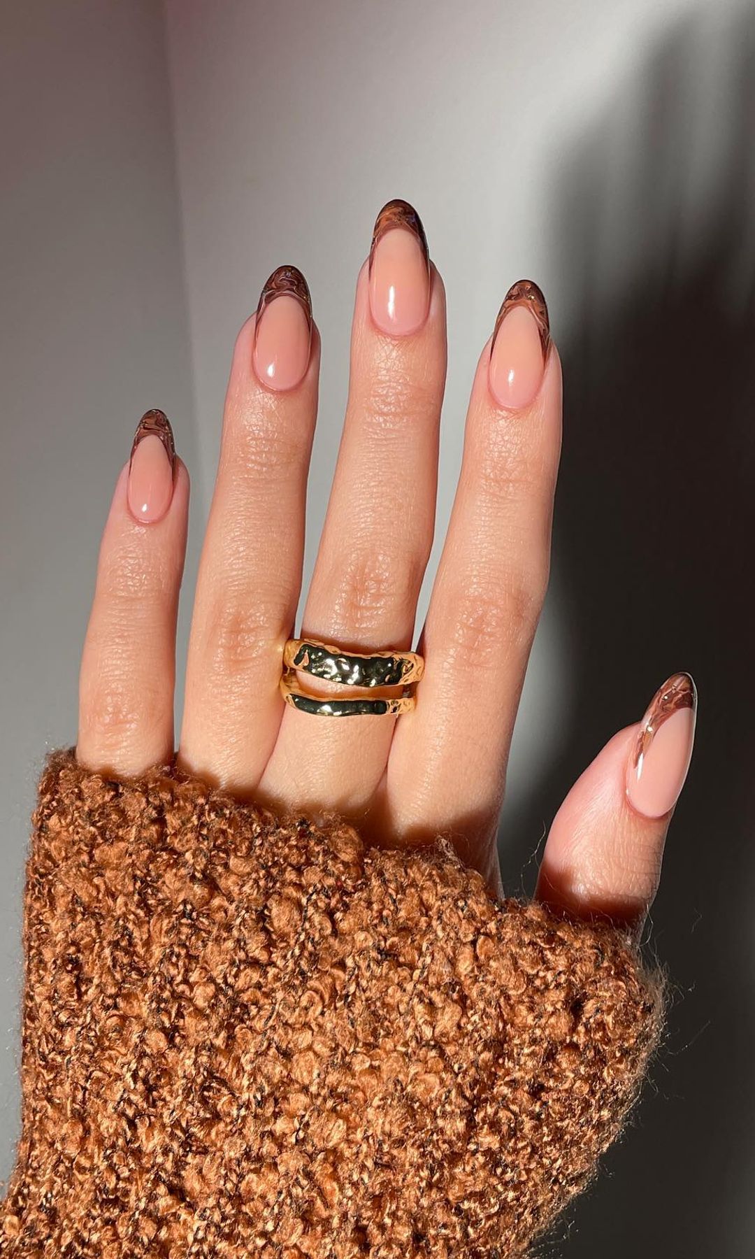 Manicura francesa en marrón