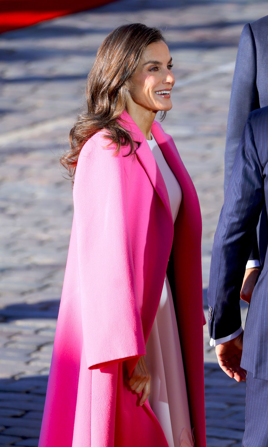 La reina Letizia lleva el rosa español a Helsinki: recupera el vestido que estrenó en Suecia
