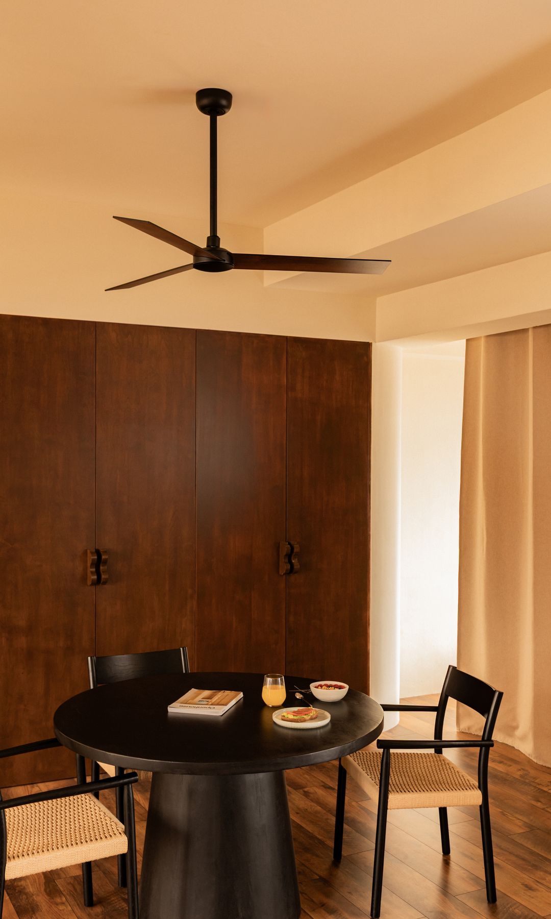 Ventilador de techo en el comedor, de Faro Barcelona