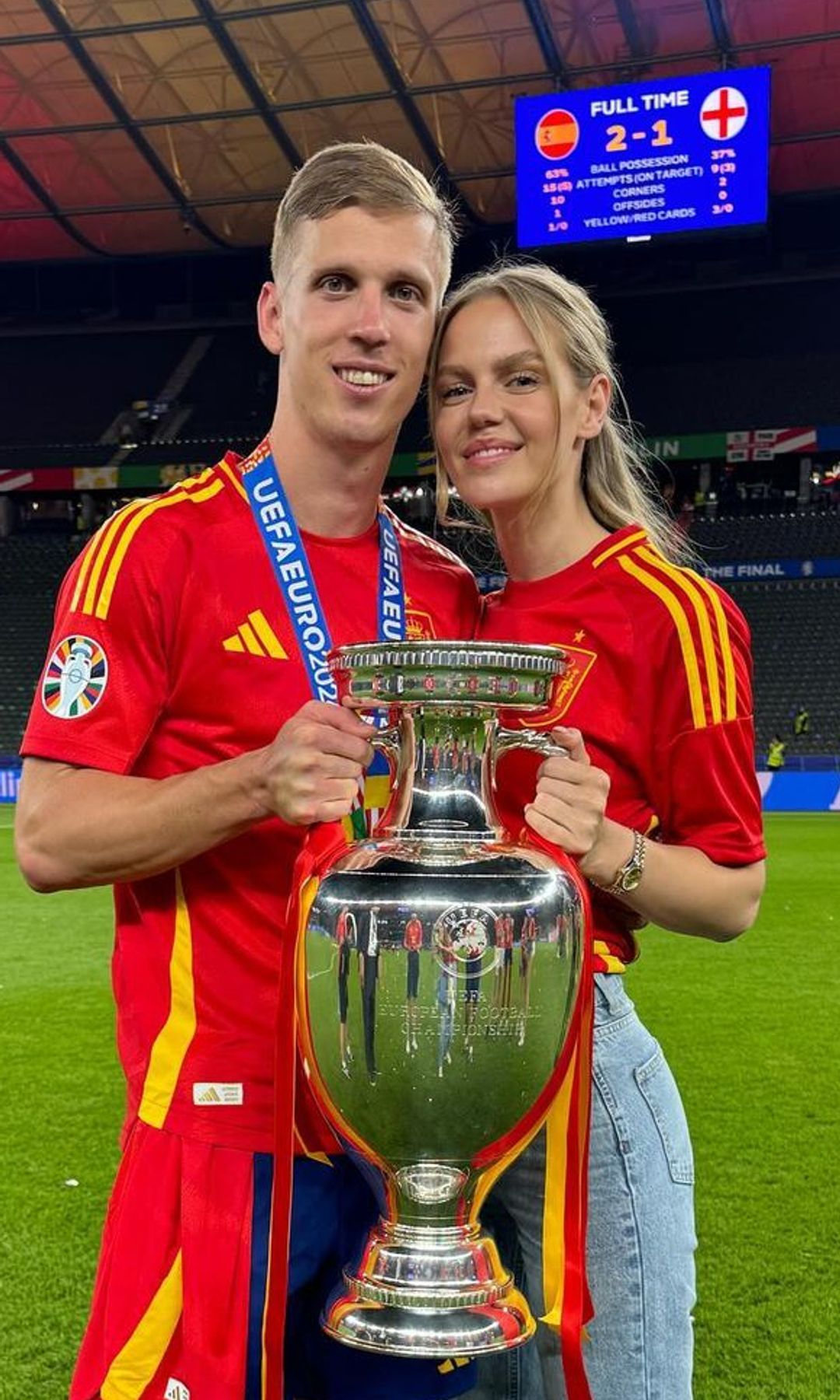 Dani Olmo junto a su novia, la influencer alemana Laura Abla