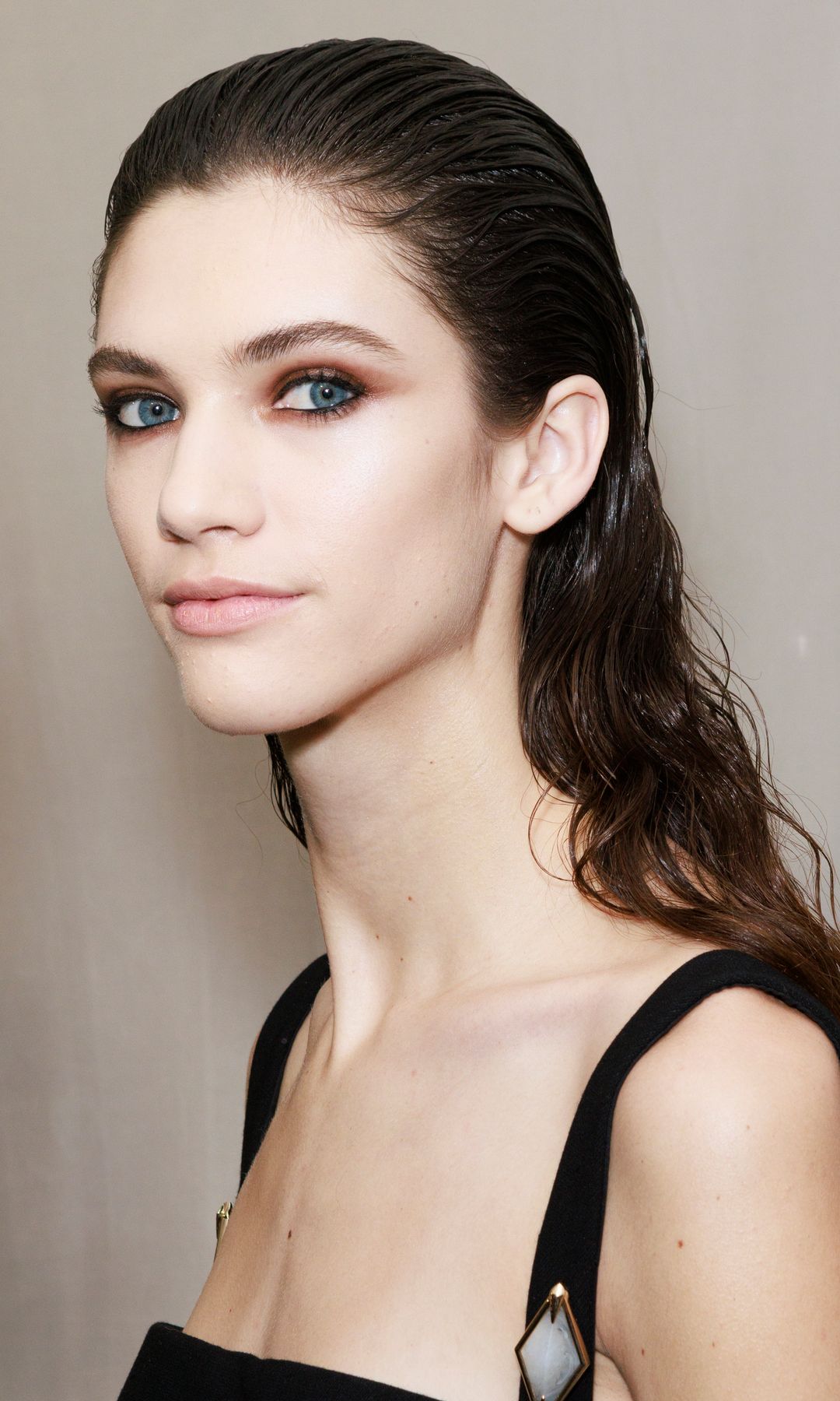 Mujer maquillaje gótico