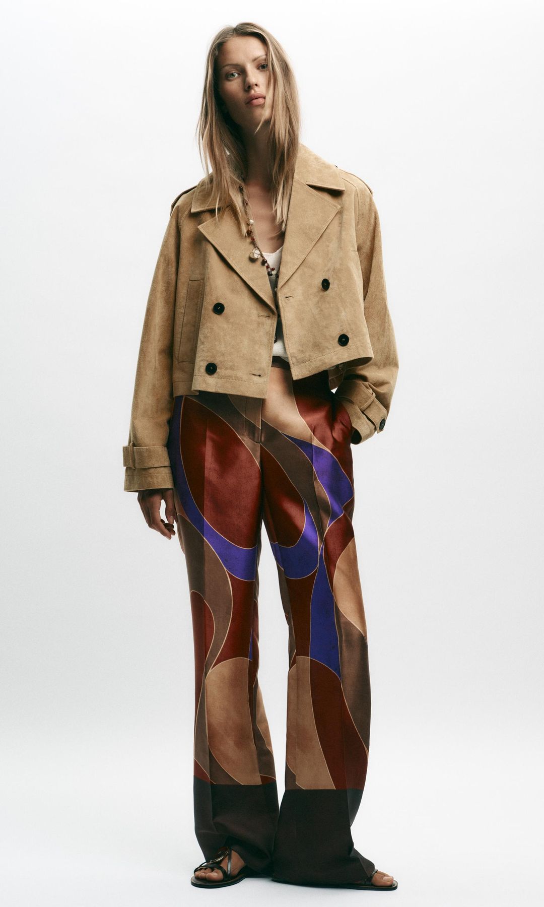 Pantalón satinado estampado, de Zara