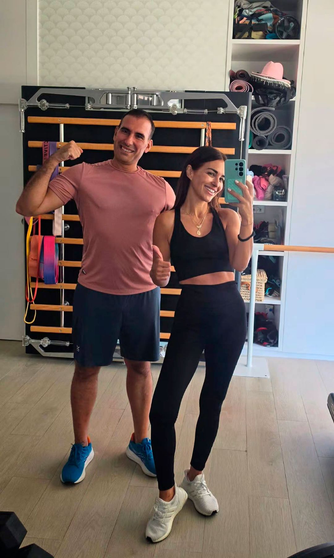 Paula Echevarría en el gimnasio de su casa con Juanjo Trainer