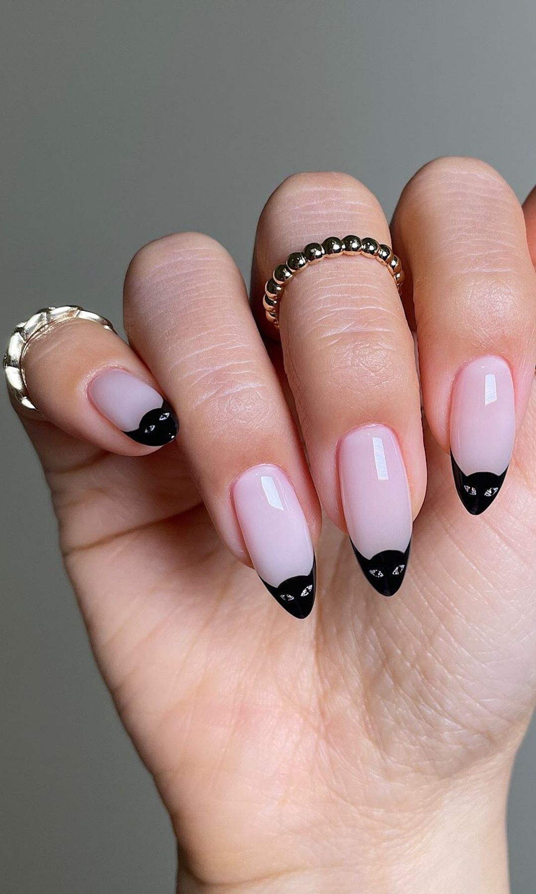 Manicura con murciélagos