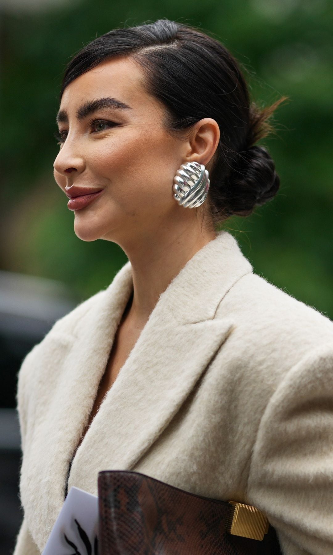 Moño con raya lateral