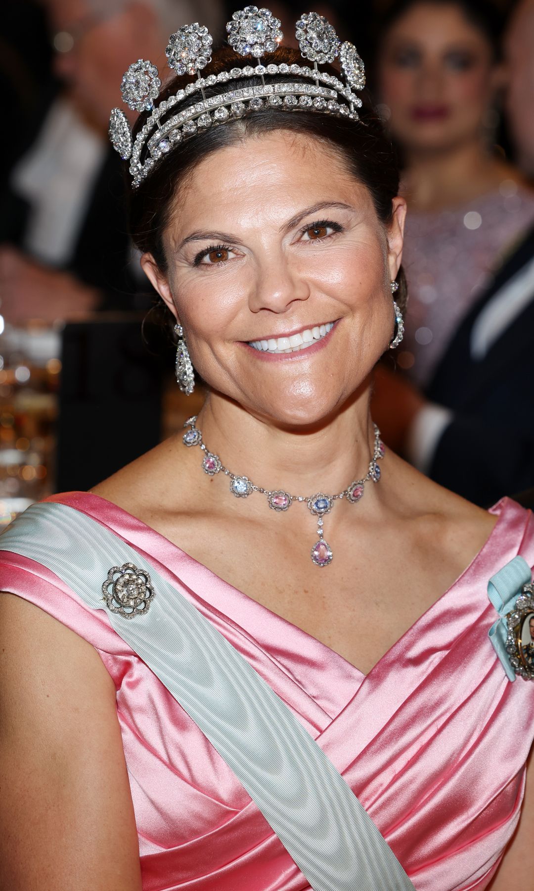 Victoria de Suecia con vestido rosa en los premios Nobel 2022
