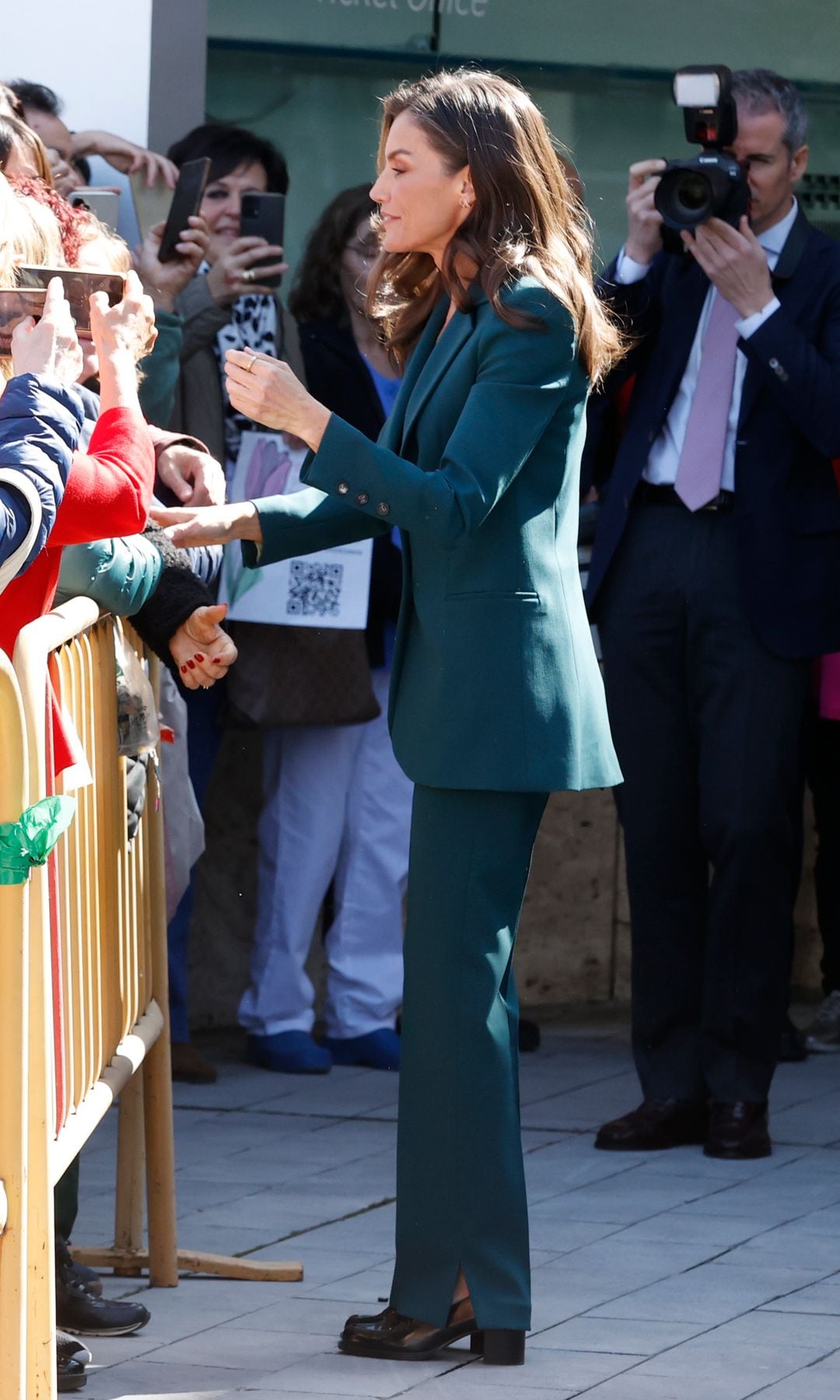 Reina Letizia con traje