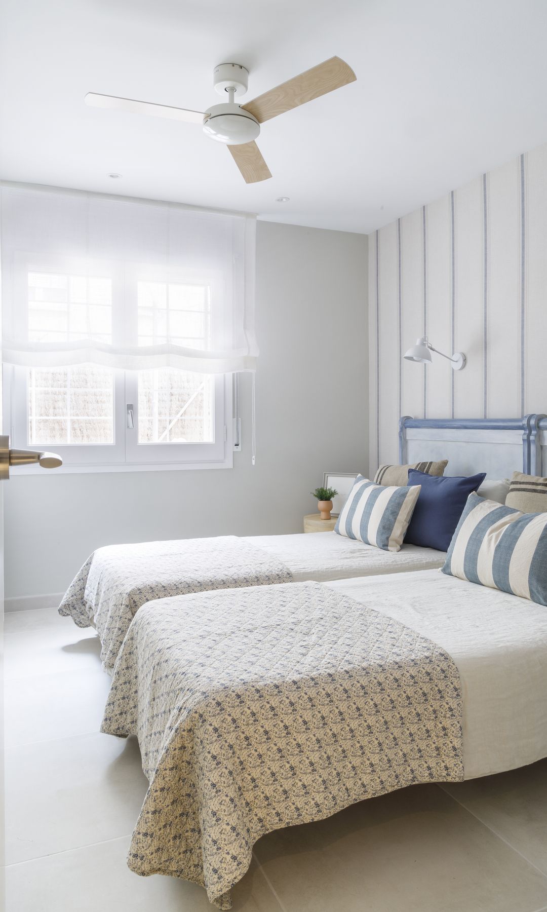 Dormitorio con ventilador de techo, proyecto de Pia Capdevila Interiorismo