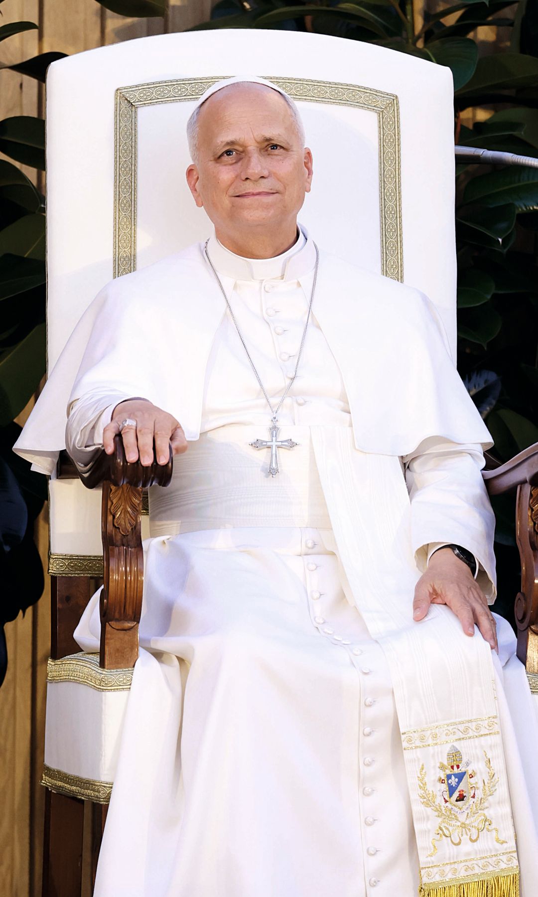 El Papa León XIV sonriente, disfruta emocionado