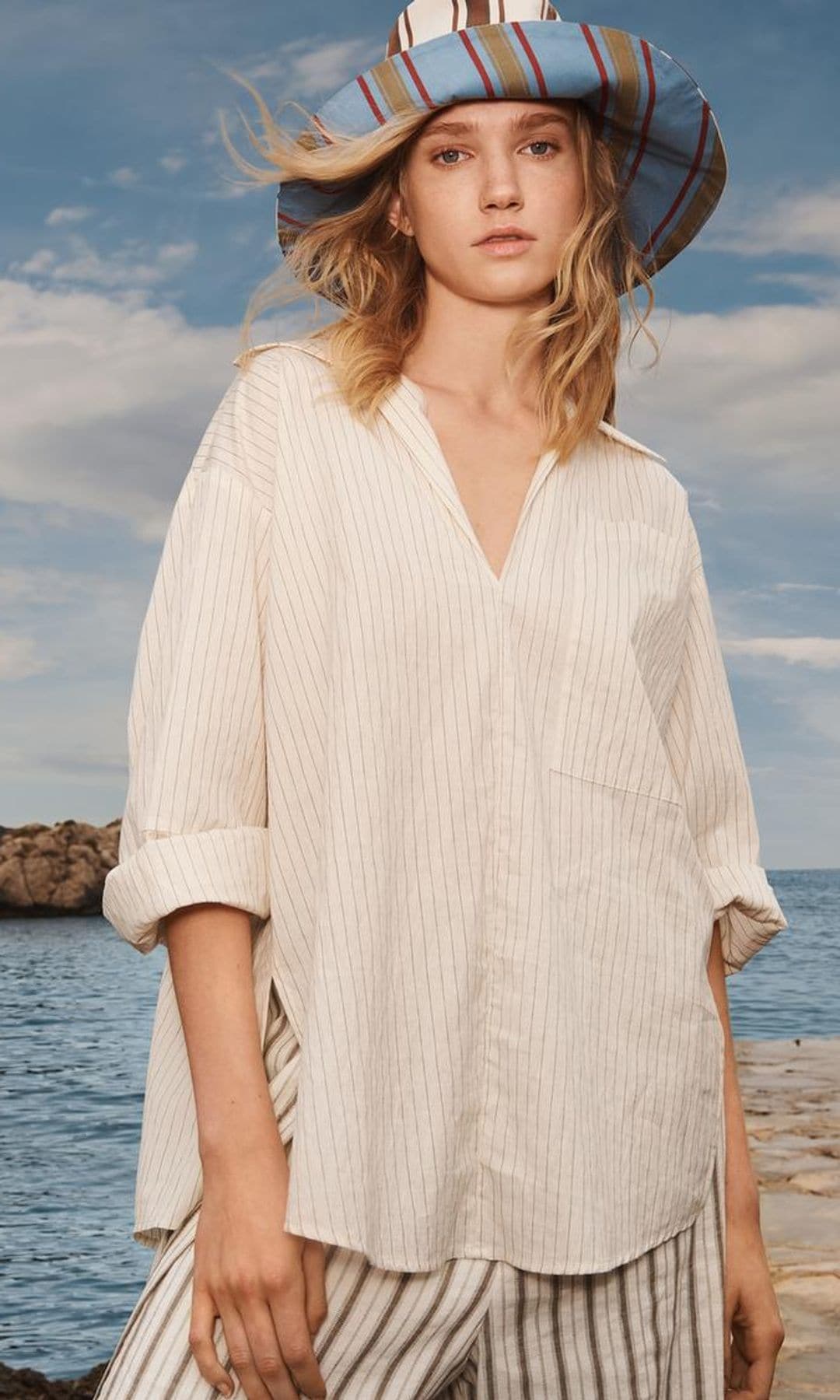 camisa blanca de rayas