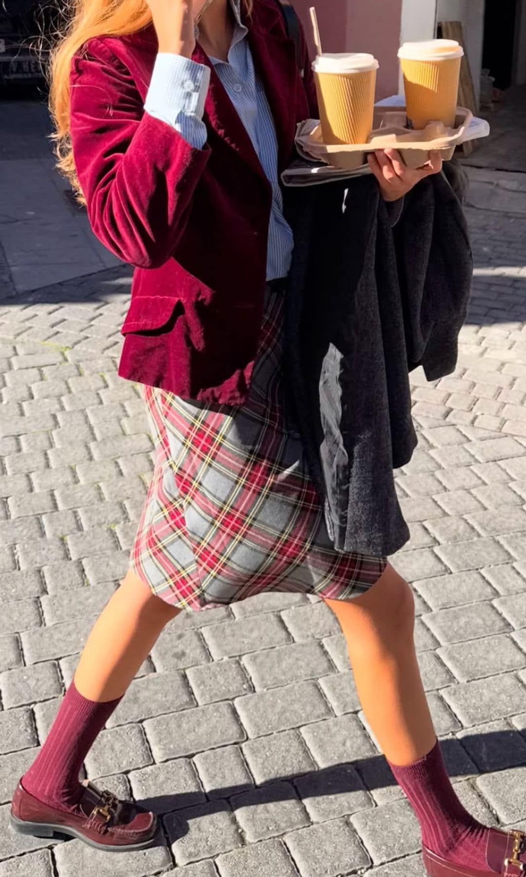 ¡HOLA! Fashion Cómo llevar una camisa de rayas azul: 7 ideas de outfits estilosos y elegantes