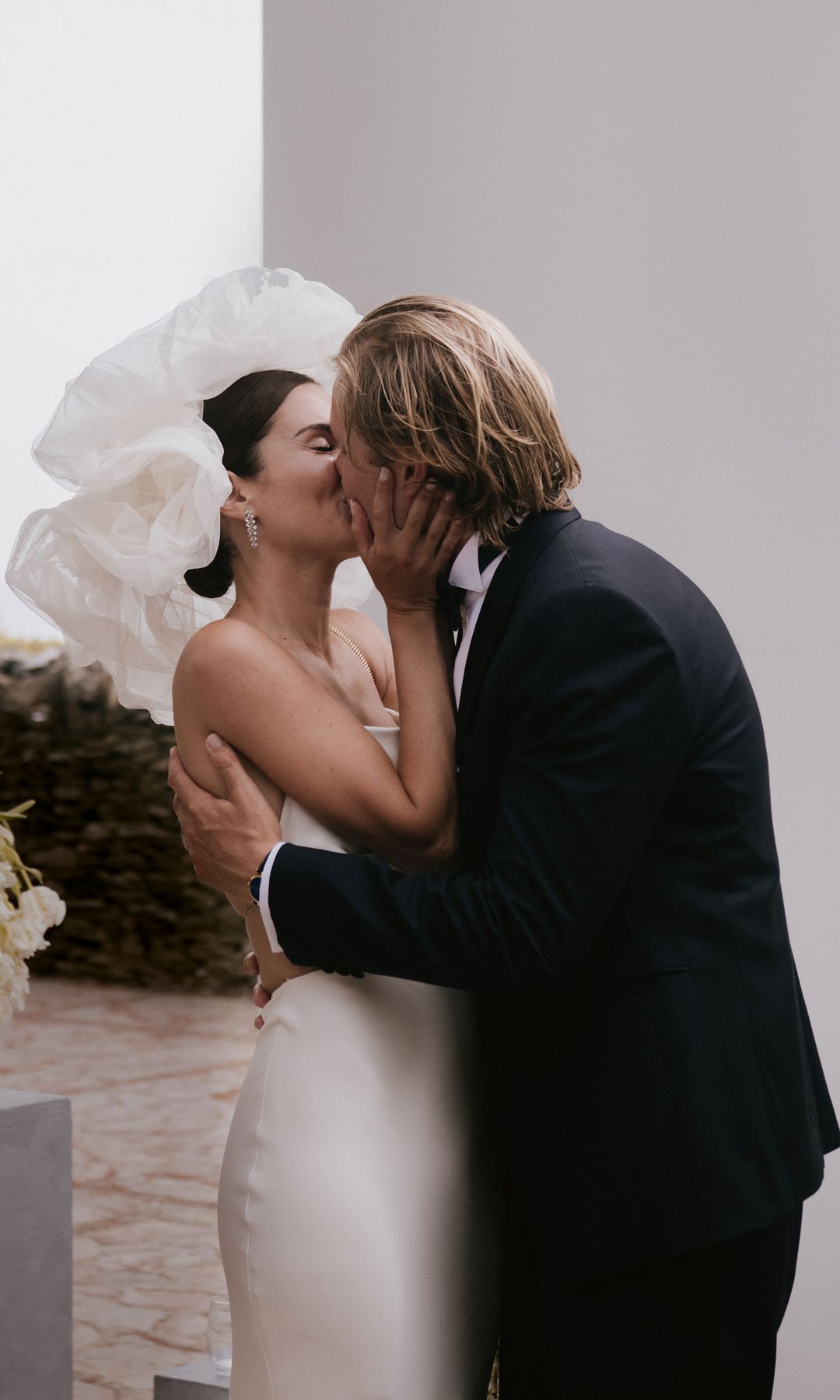 Gala González vestido de novia Sybilla