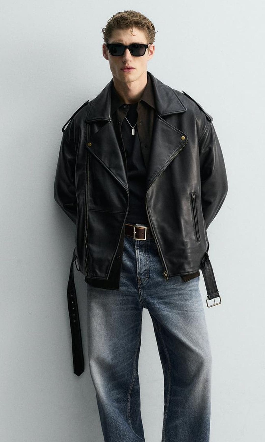 Cazadora biker de piel de Zara