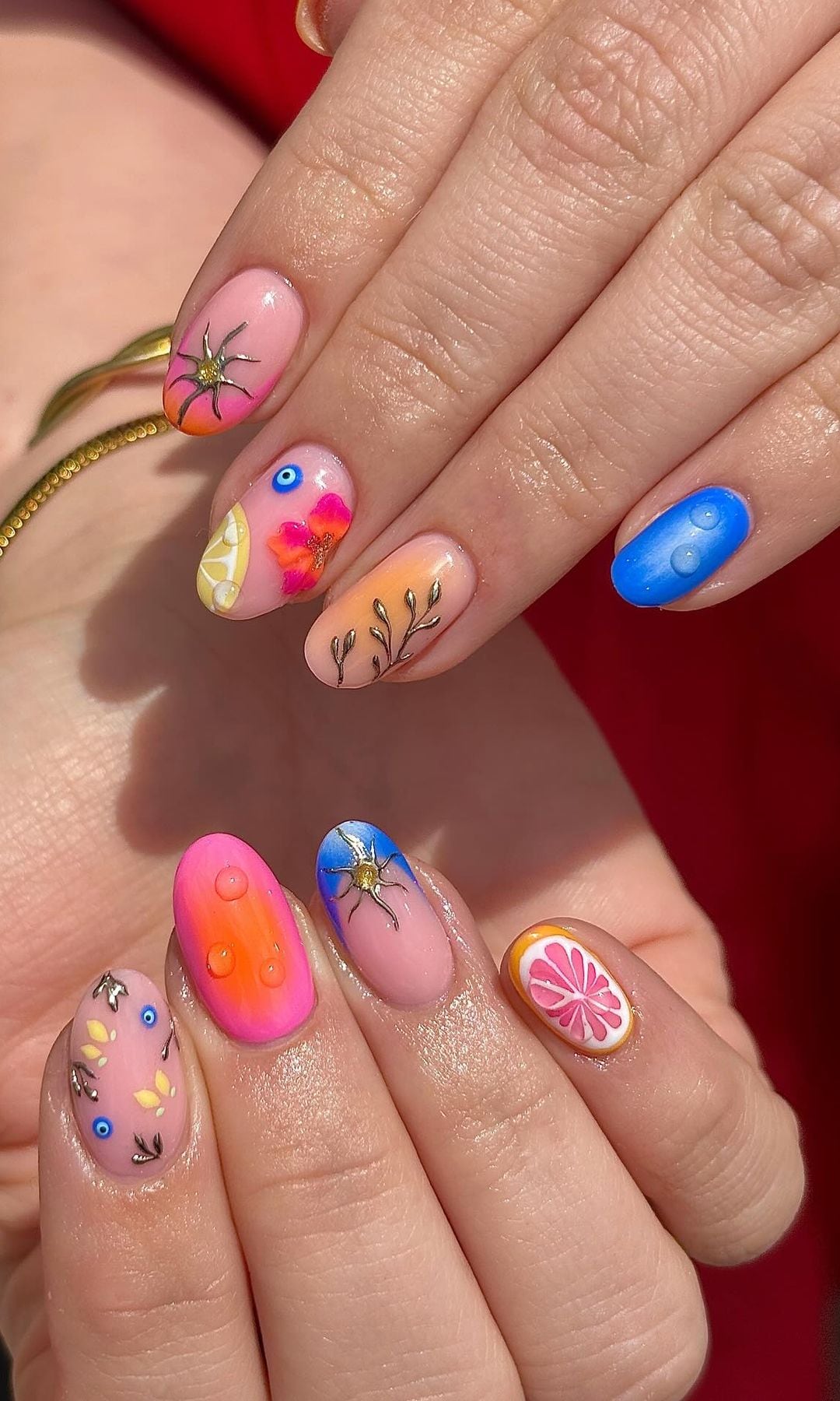 manicura tropical con colores flúor