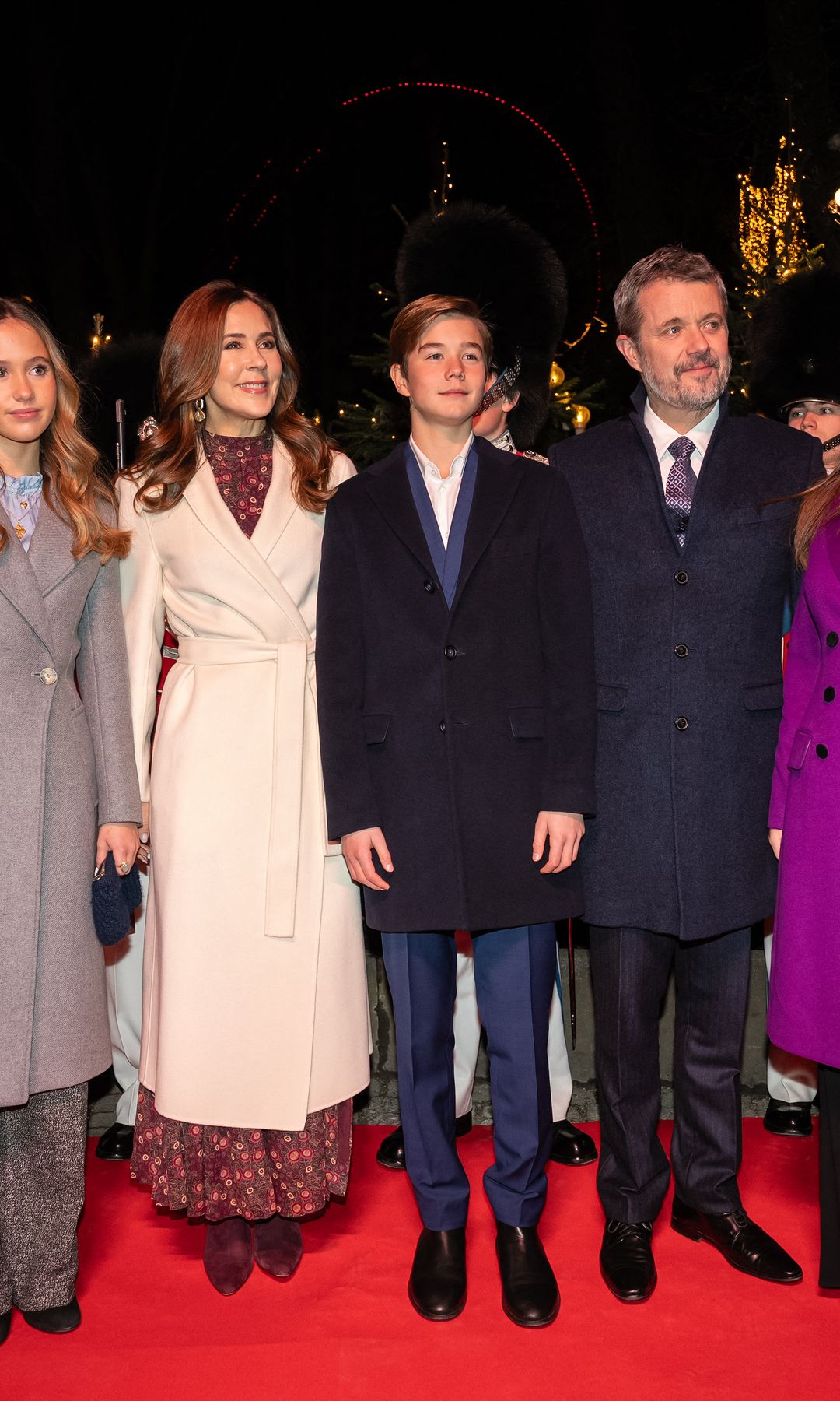 Plano entero de la Familia Real Danesa en el ballet de Navidad