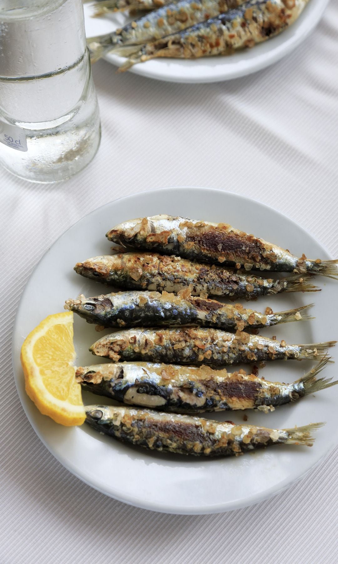 Sardinas a la parrilla para reducir la tripa hinchada durante la menopausia