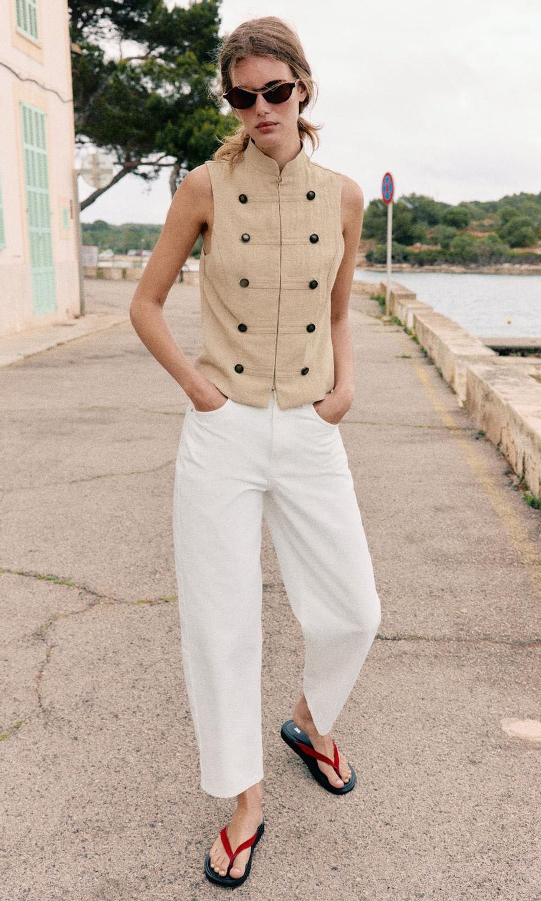 Estos vaqueros tienen el ancho perfecto para mujeres de +40 que quieran verse estilizadas y elegantes