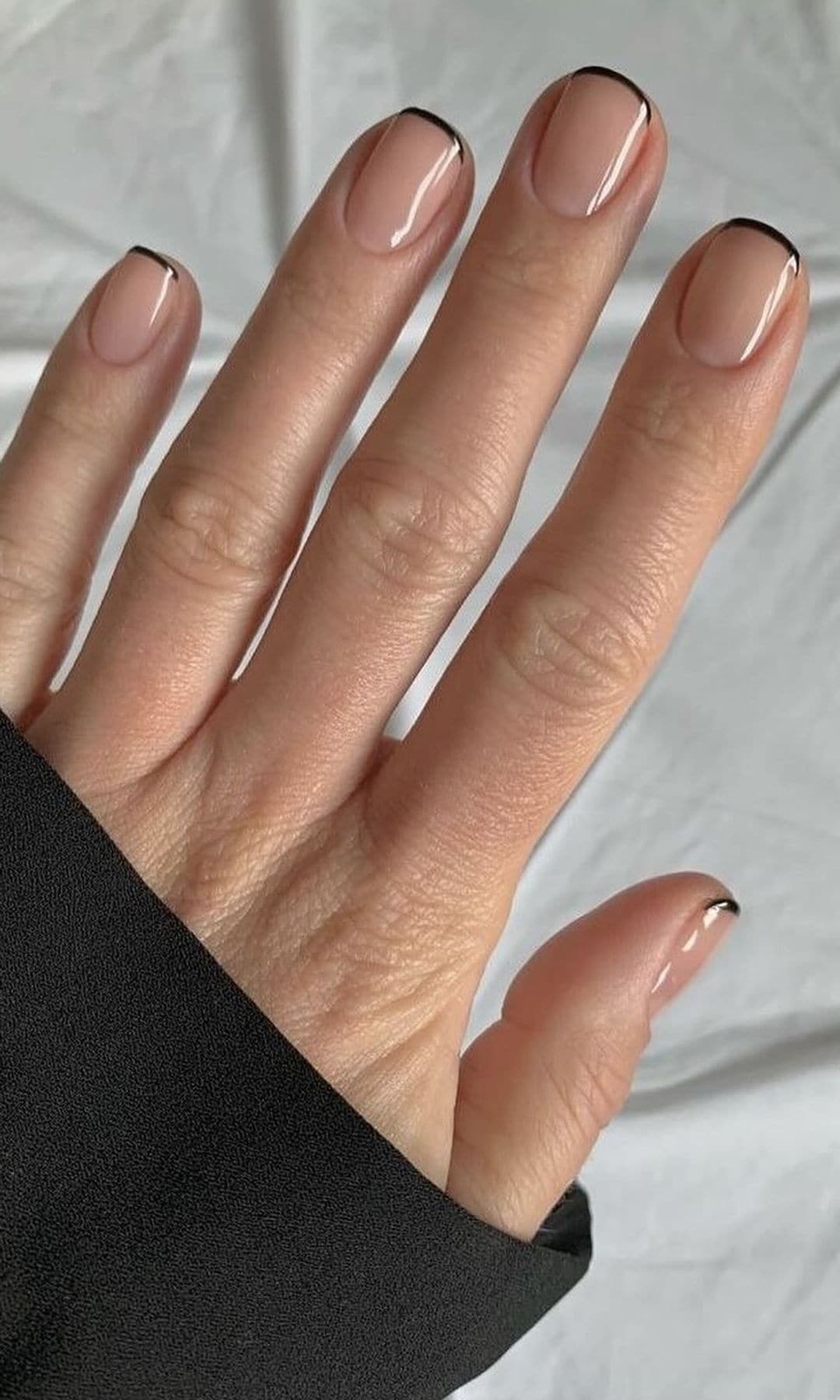 Manicura francesa negra