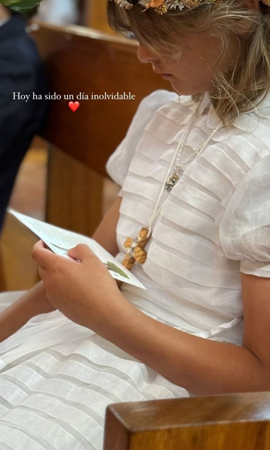 El vestido con historia que ha lucido la nieta de Emilio Aragón en su Primera Comunión