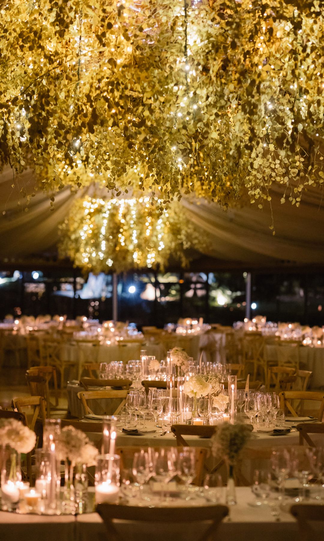 Decoración de bodas de tarde en carpa