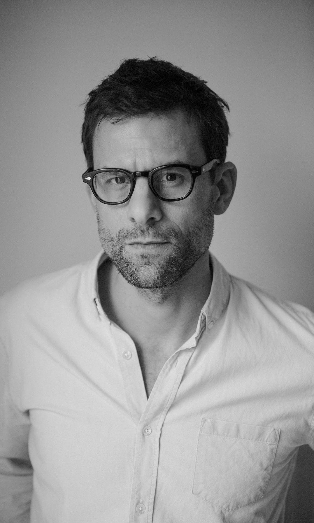 Nicolas Mathieu en una foto en blanco y negro