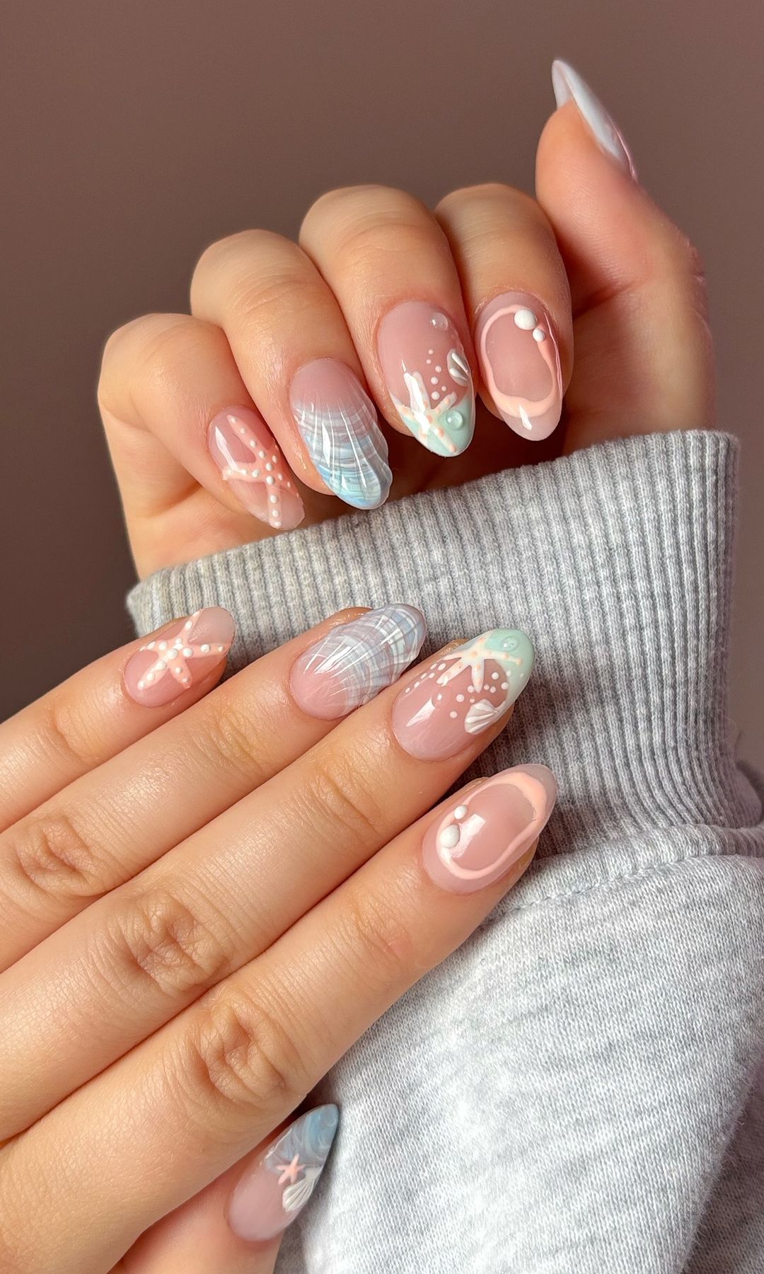 Manicura océano en tonos pastel