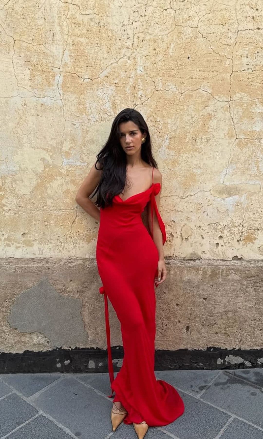 ¡HOLA! Fashion ¿por qué no nos atrevemos a vestir de rojo?