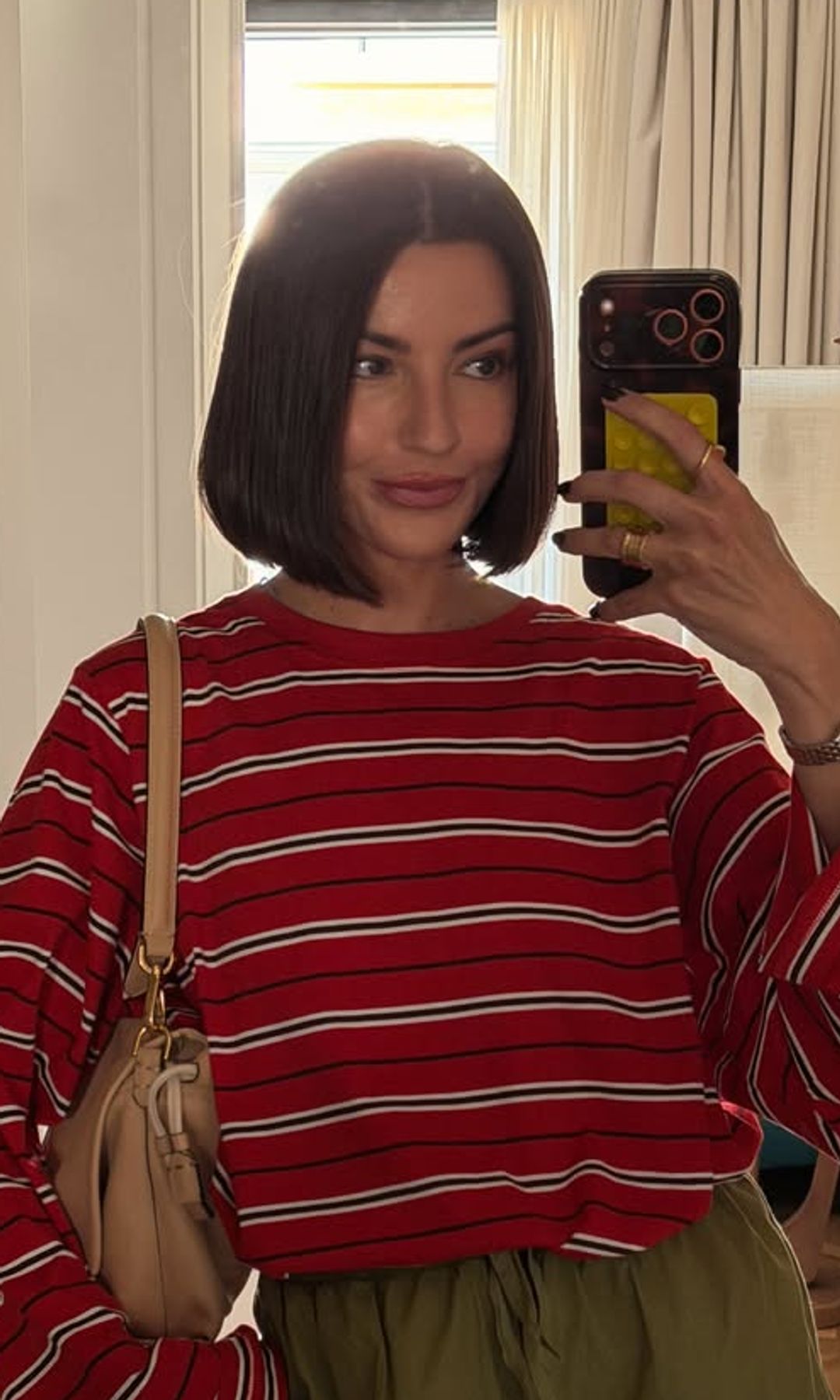 Alexandra Pereira con corte de pelo corto y asimétrico