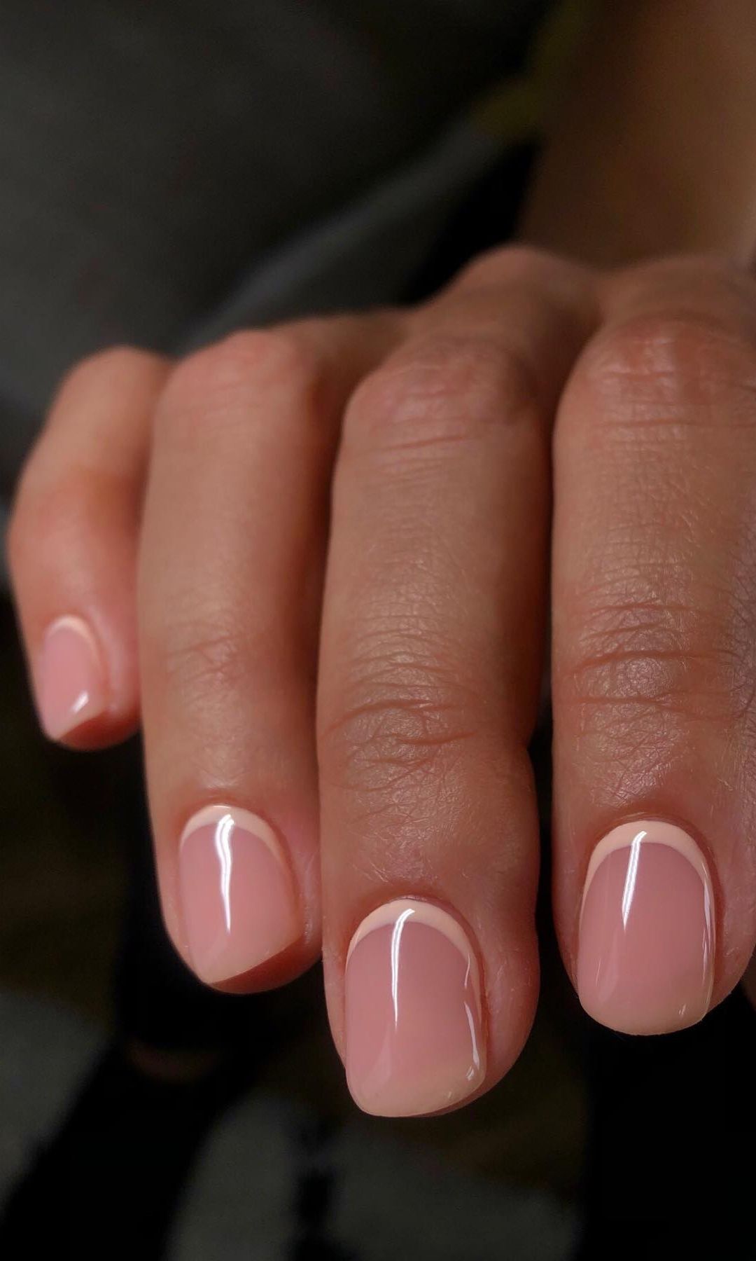 Manicura francesa invertida rosa