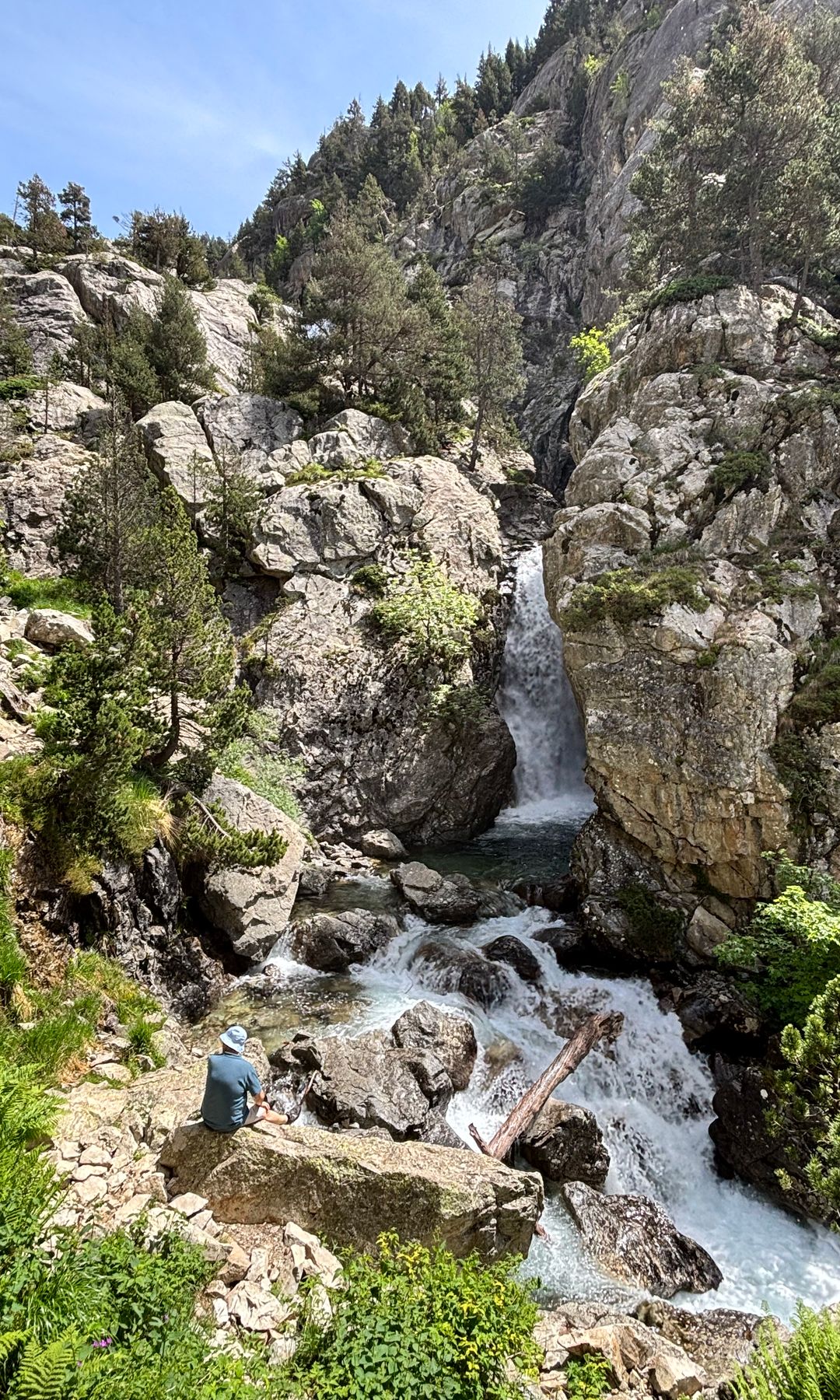 Salto del Pino, de 30 metros de altura, Pirineos, Huesca, Panticosa.