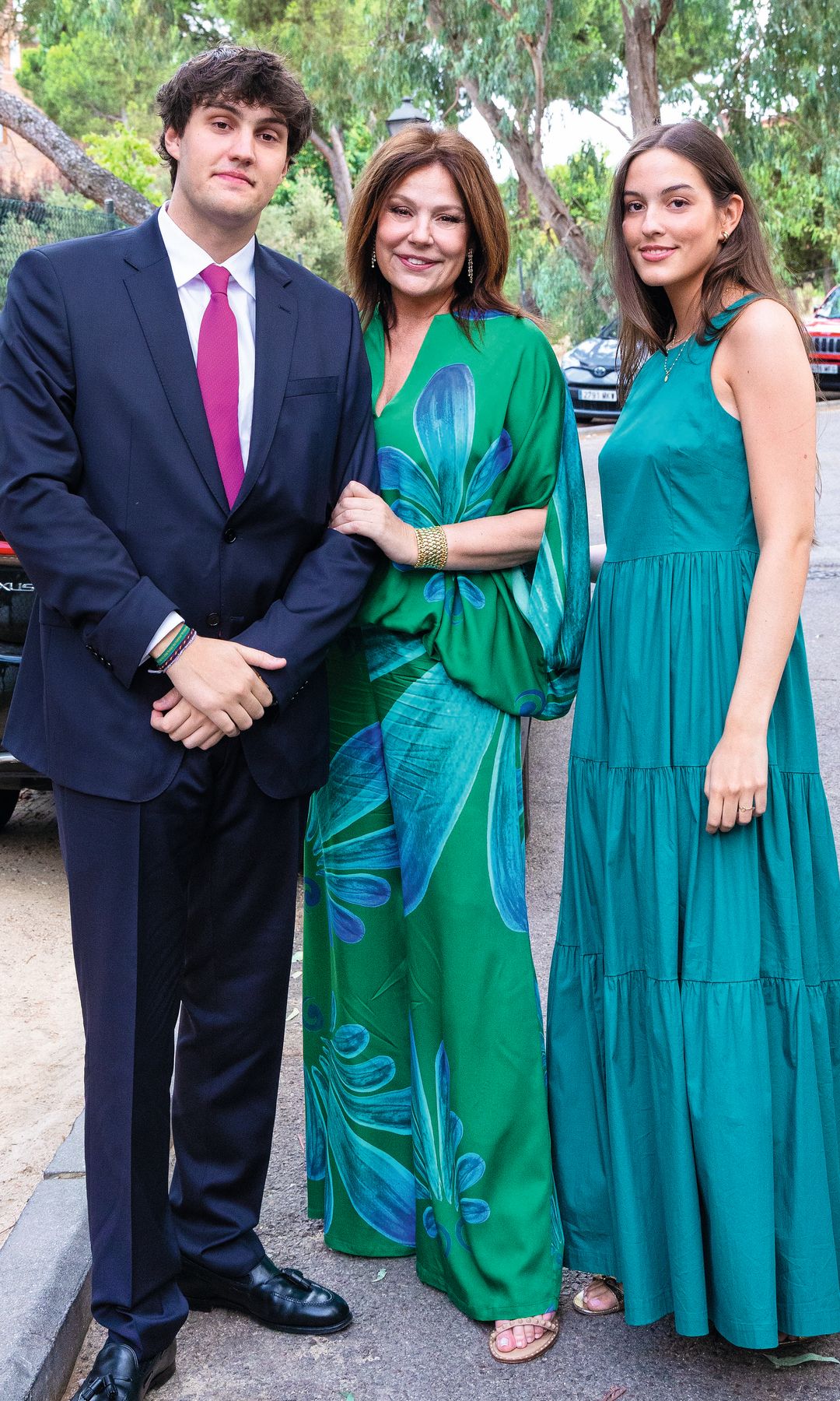Nuria González junto a sus hijos, Iván y Alma
