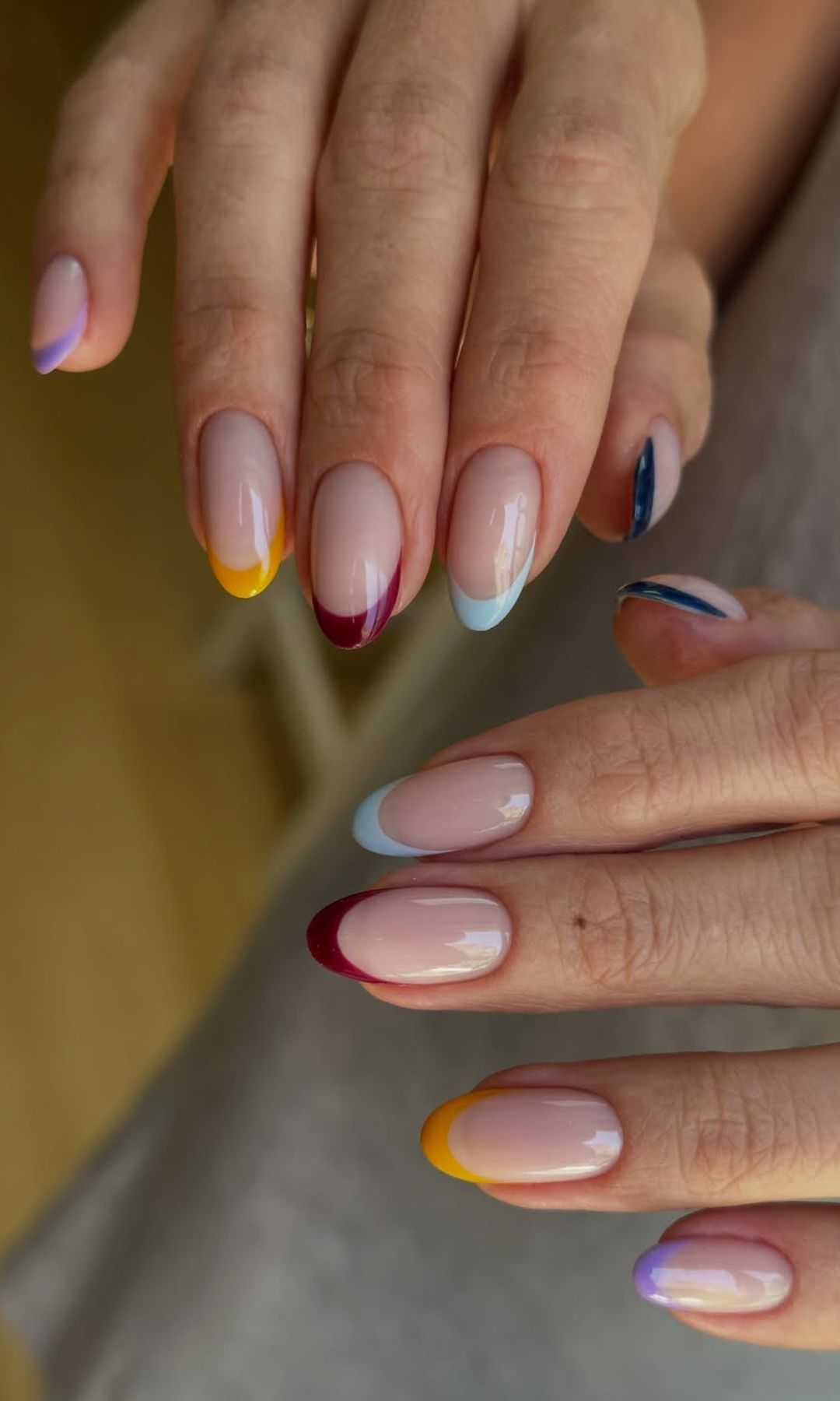 Manicura francesa multicolor