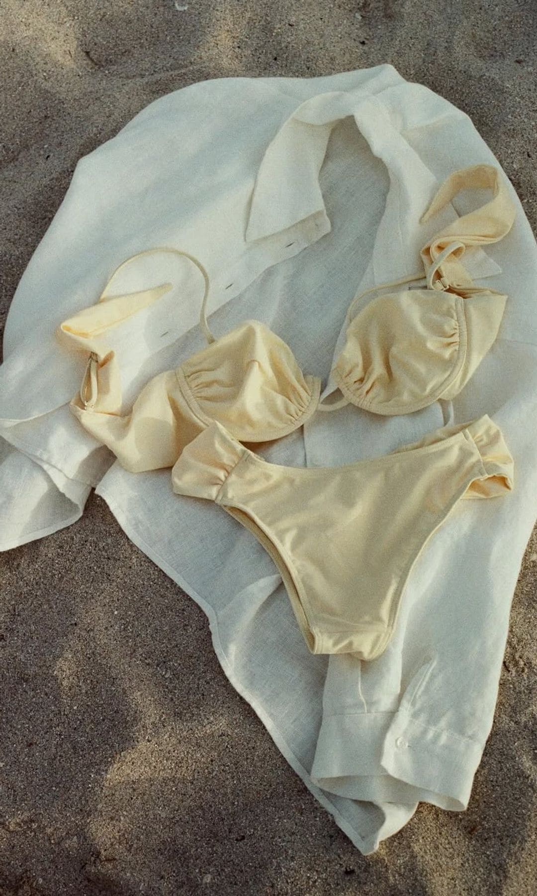 5 planes en los que no debes llevar camisa blanca