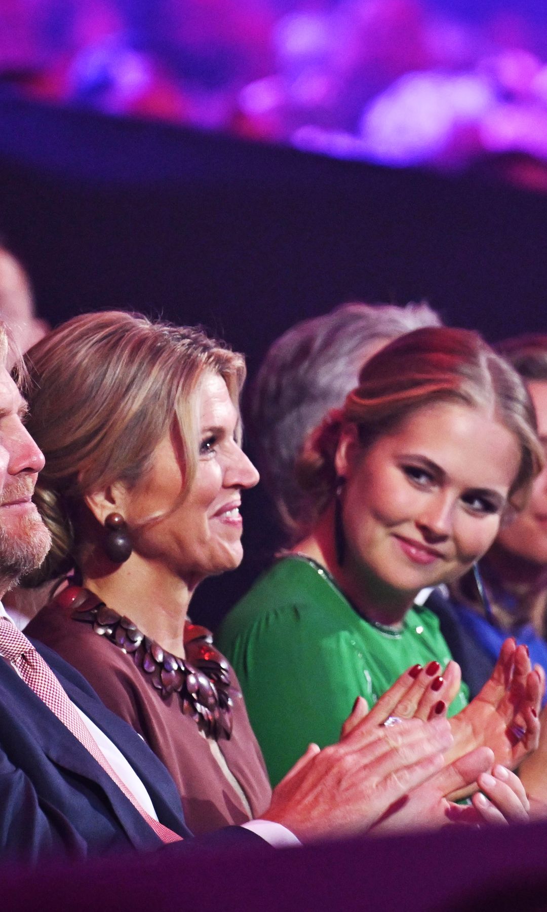 Máxima y Amalia de Holanda, con recogidos similares