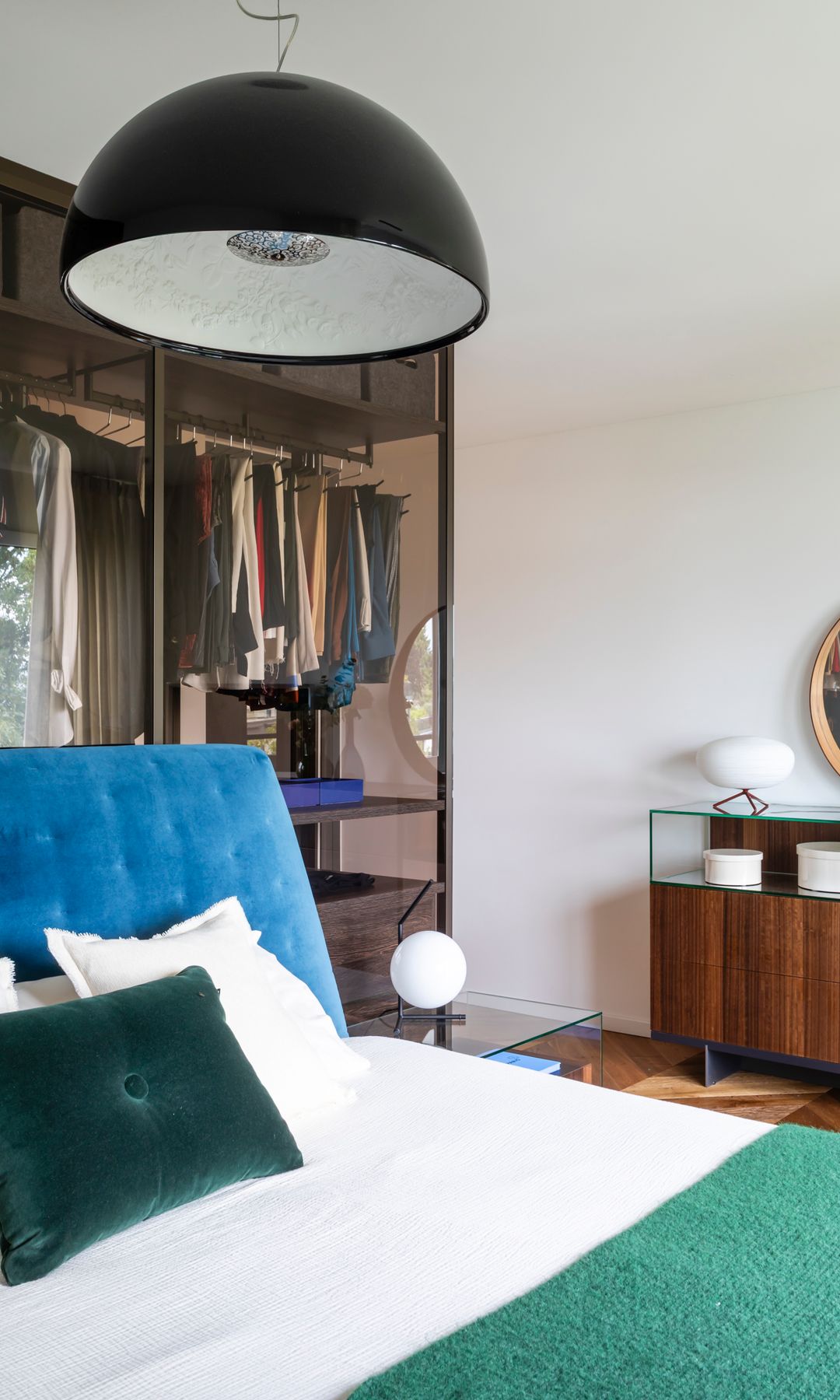 Dormitorio con vestidor