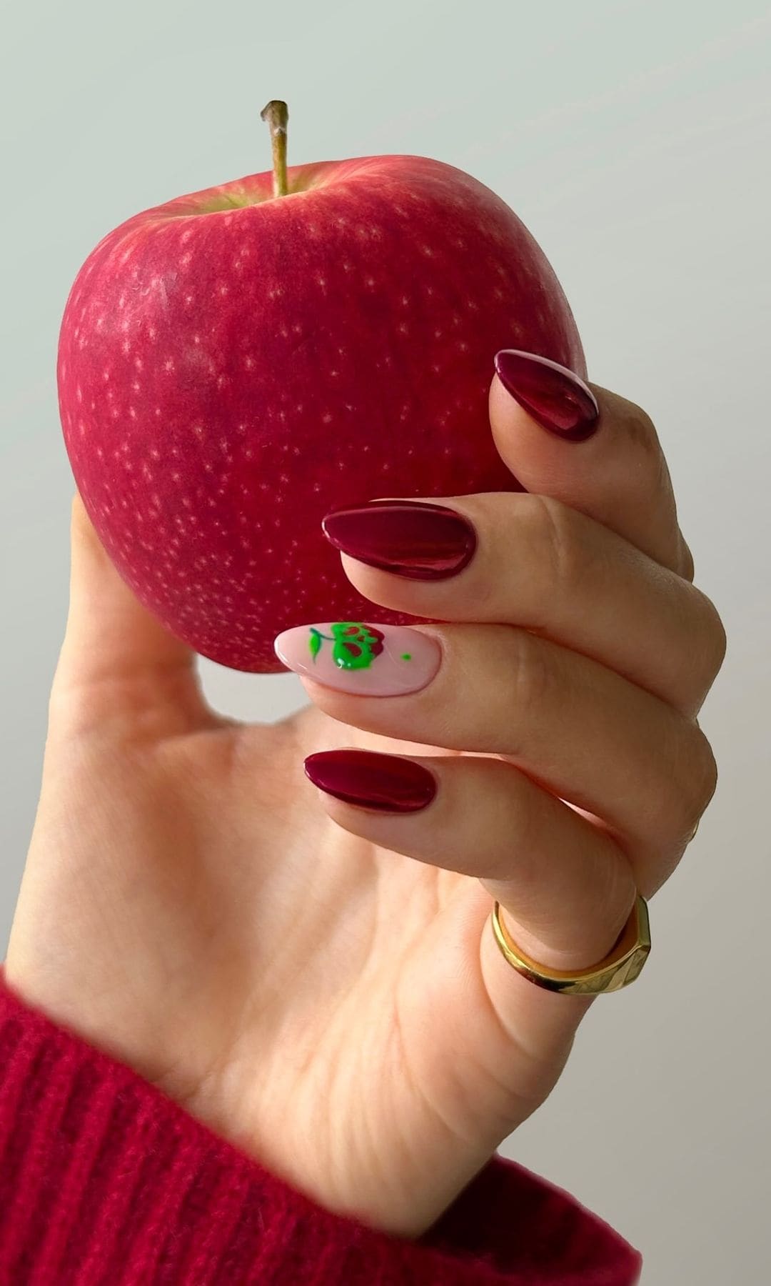 Manicura de manzana envenenada
