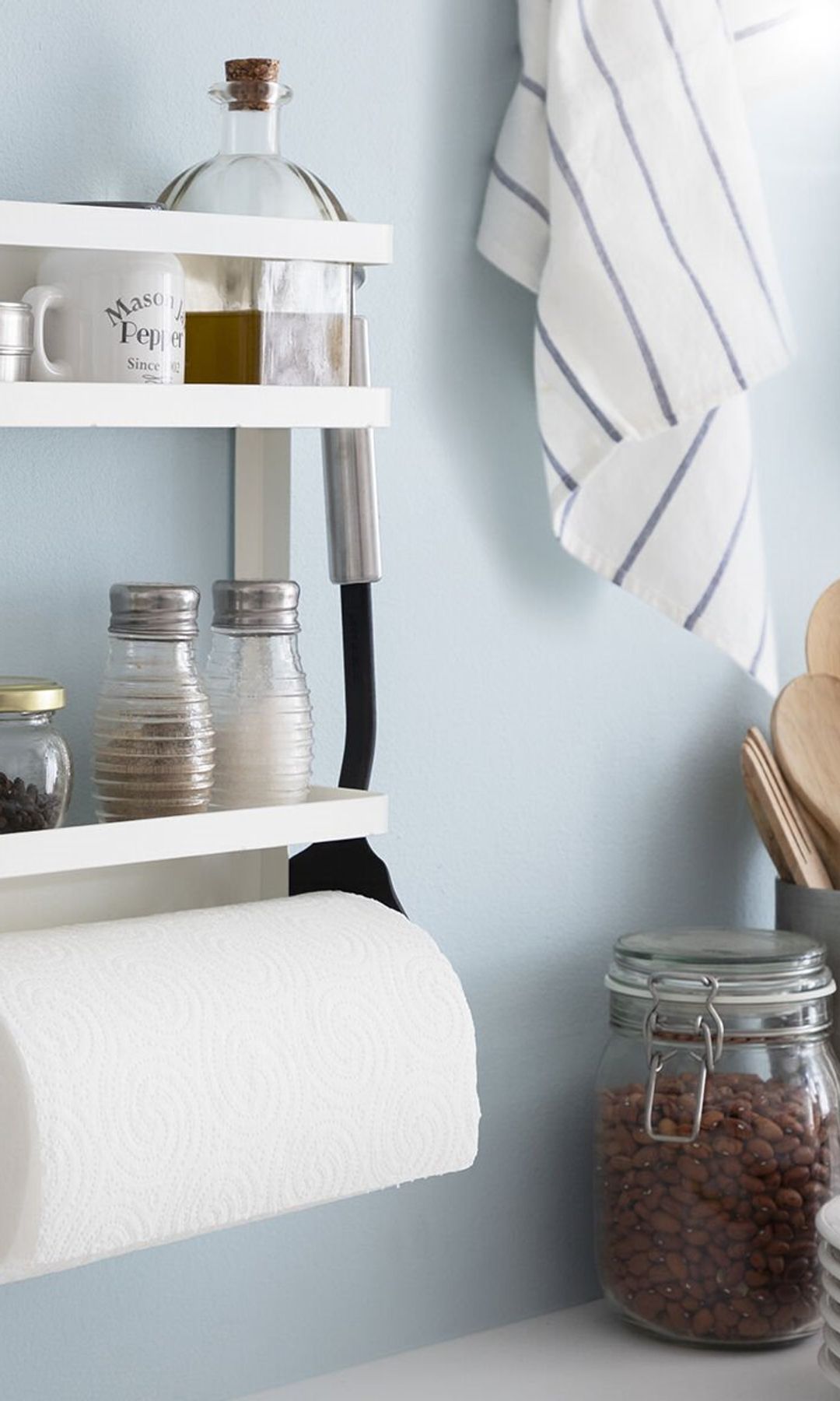Organizador de pared para rollo de cocina y especias, paño en un colgador 