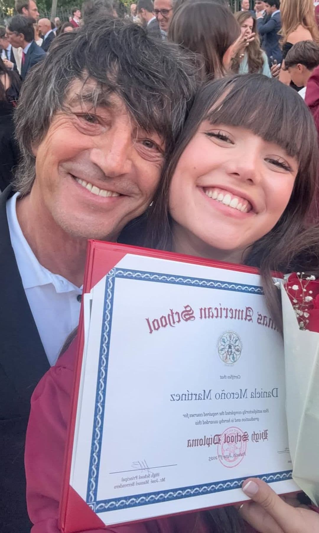 Daniela, hija de Raquel Meroño y Santi Carbones, en su graduación
