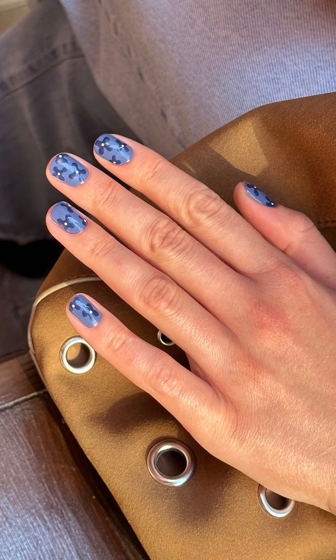 Manicura azul marino 
