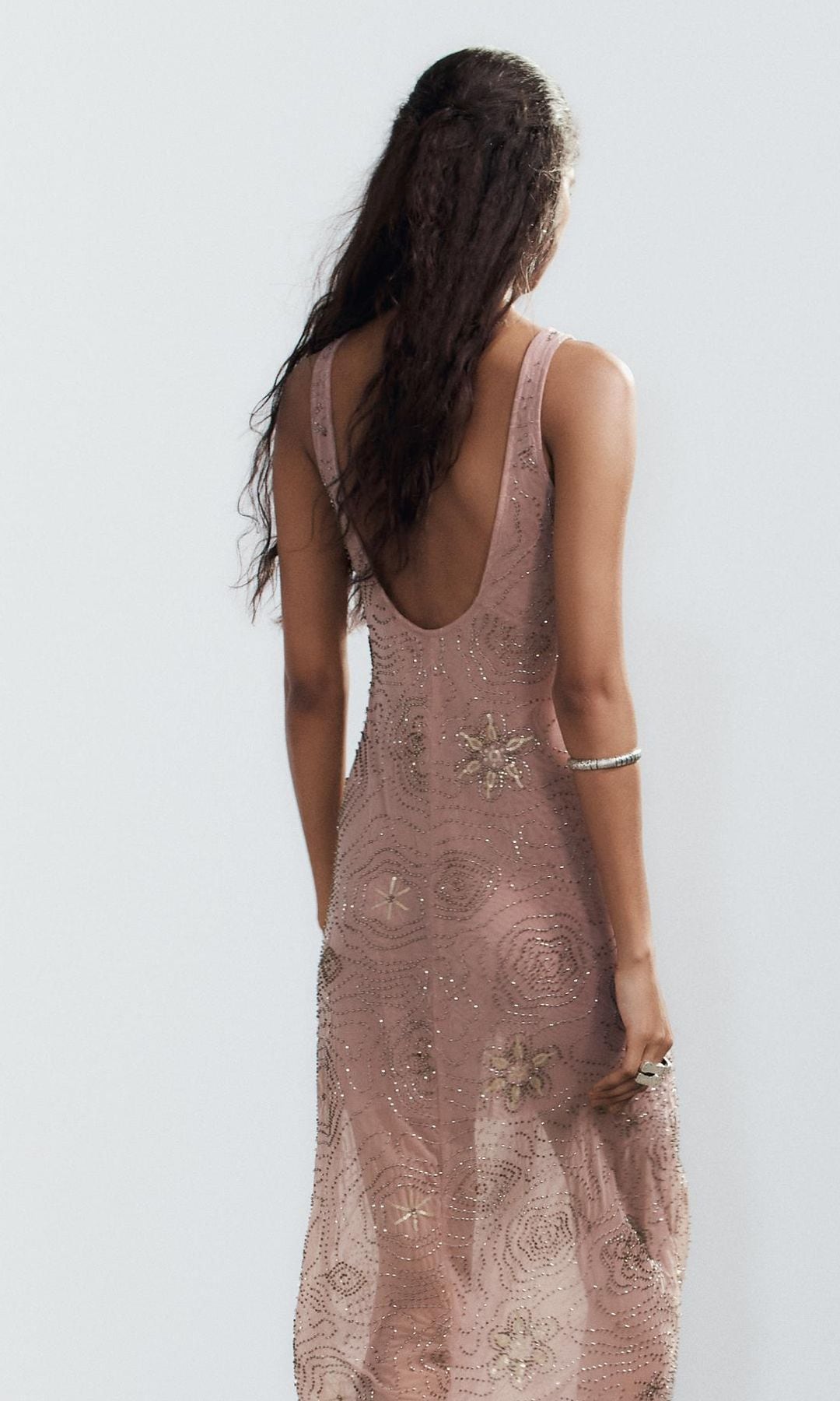 Vestido midi abalorios rosa