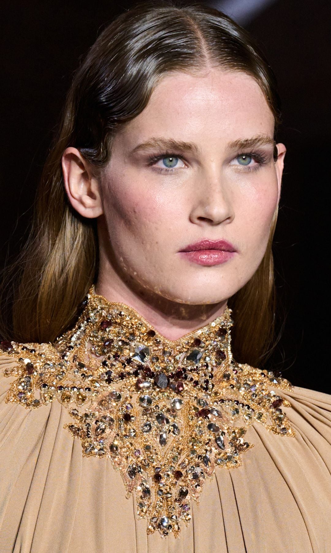 Modelo en el desfile de Zuhair Murad