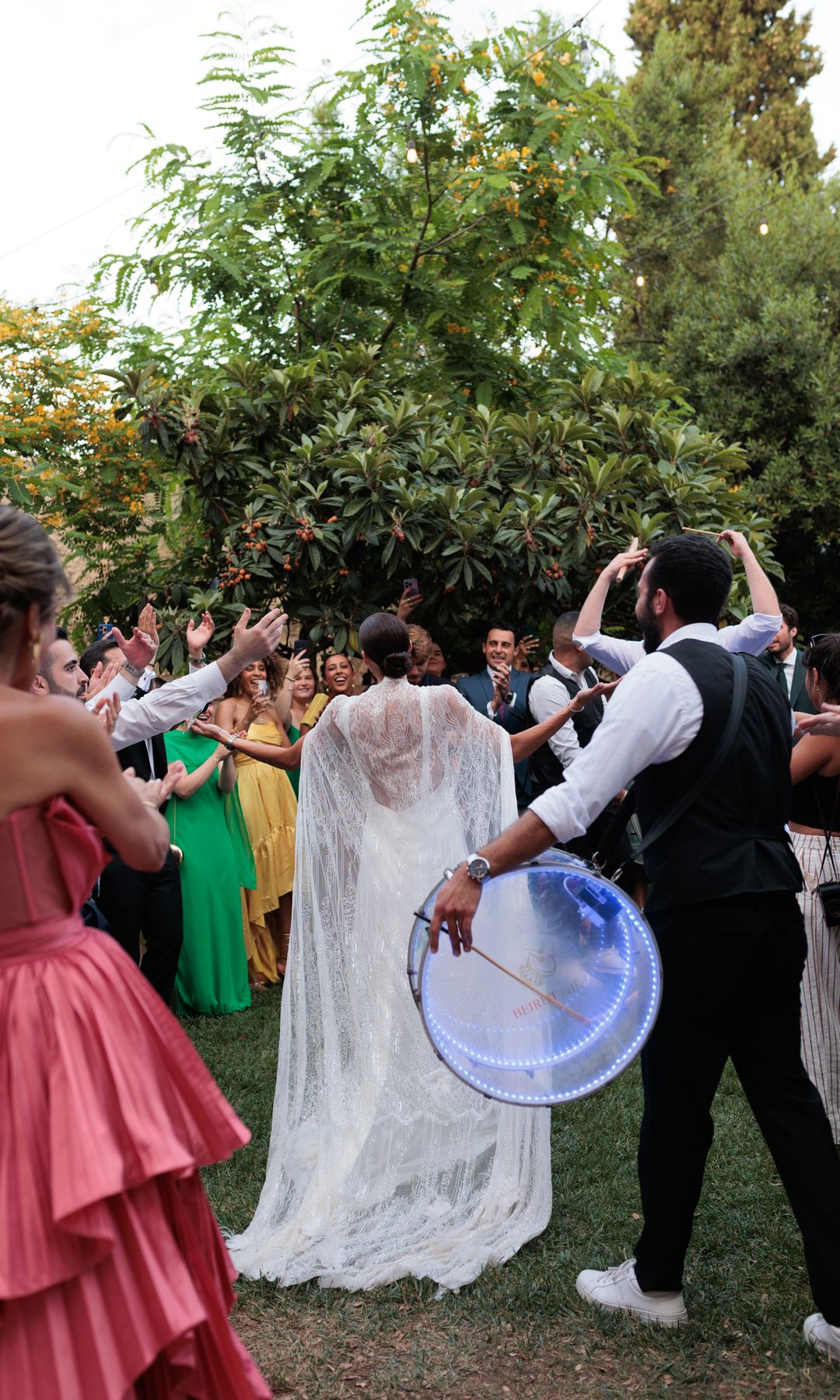 Baile en el aperitivo de la boda