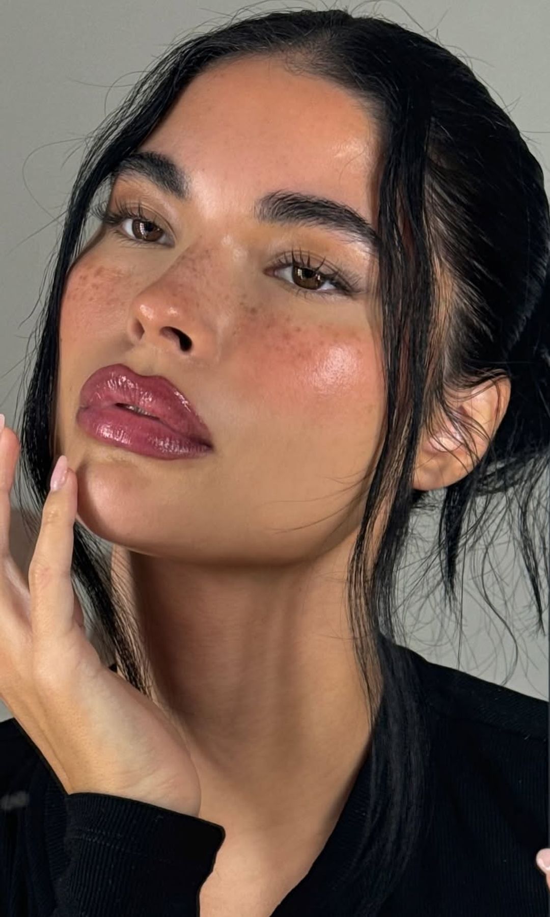 Maquillaje de labios jugoso