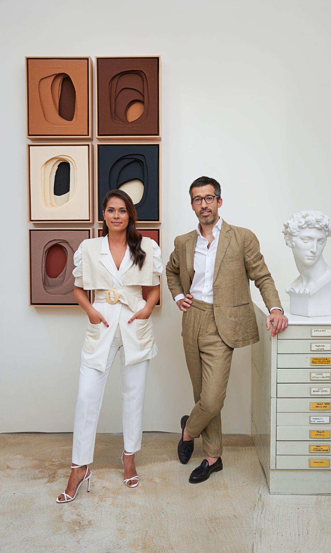 La Dra.Cristina Nuño y el Dr.Ramón Varela:dos cirujanos que representan el equilibrio entre técnica y sensibilidad, con una práctica clínica basada en la confianza y el trabajo conjunto.