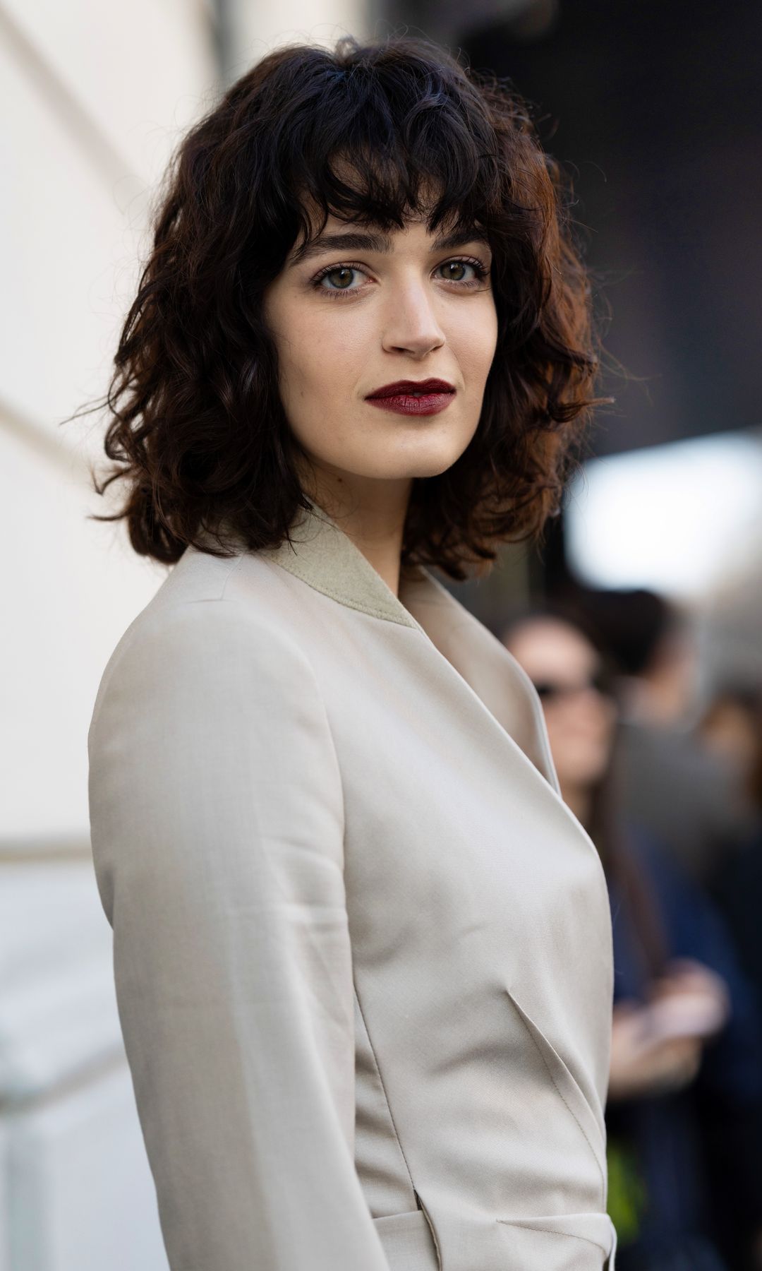 Mujer con cabello rizado